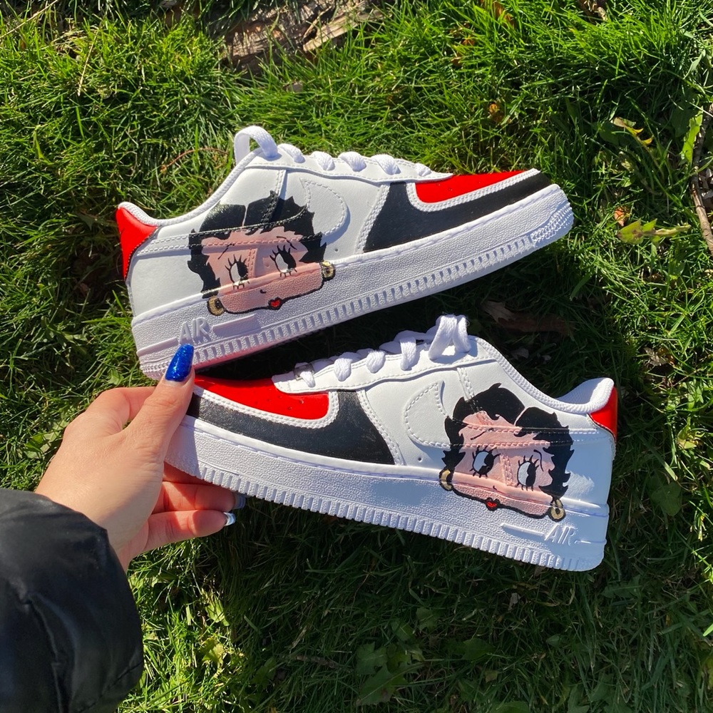 hand painted sneaker customs 🖤✨